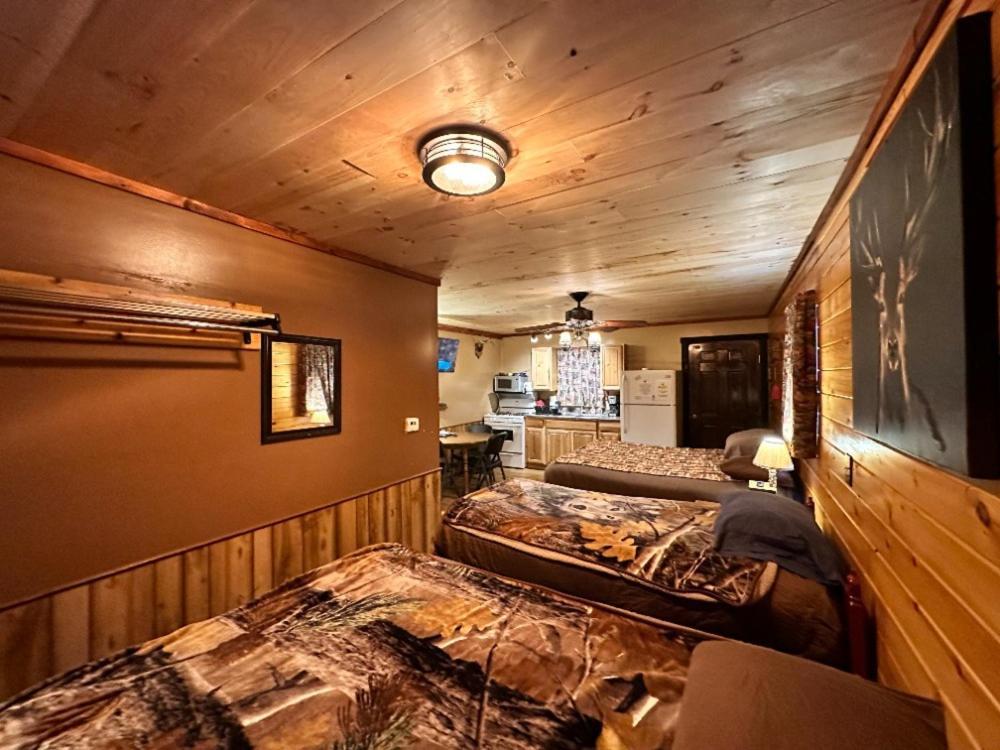 Irons Best Bear Lodge & Campground מראה חיצוני תמונה