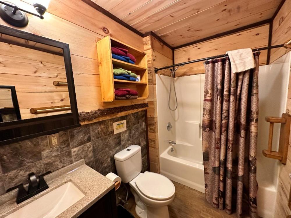 Irons Best Bear Lodge & Campground מראה חיצוני תמונה