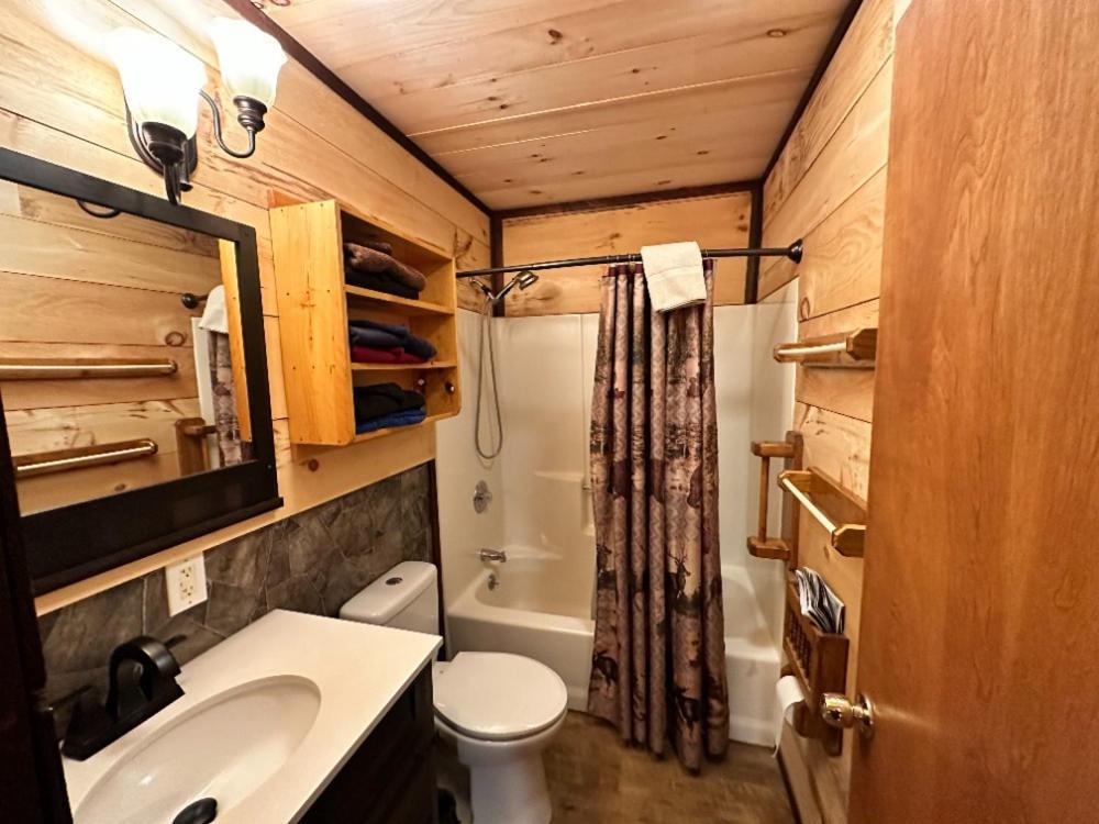 Irons Best Bear Lodge & Campground מראה חיצוני תמונה