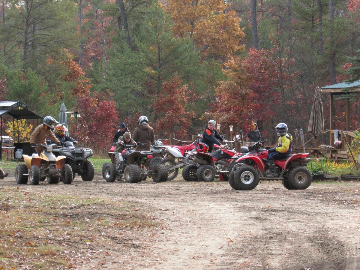 Irons Best Bear Lodge & Campground מראה חיצוני תמונה