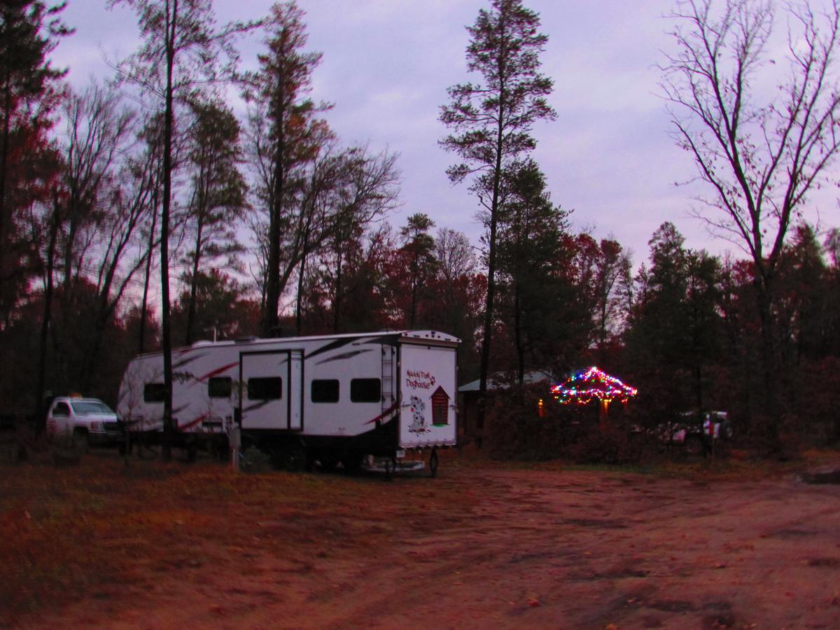 Irons Best Bear Lodge & Campground מראה חיצוני תמונה