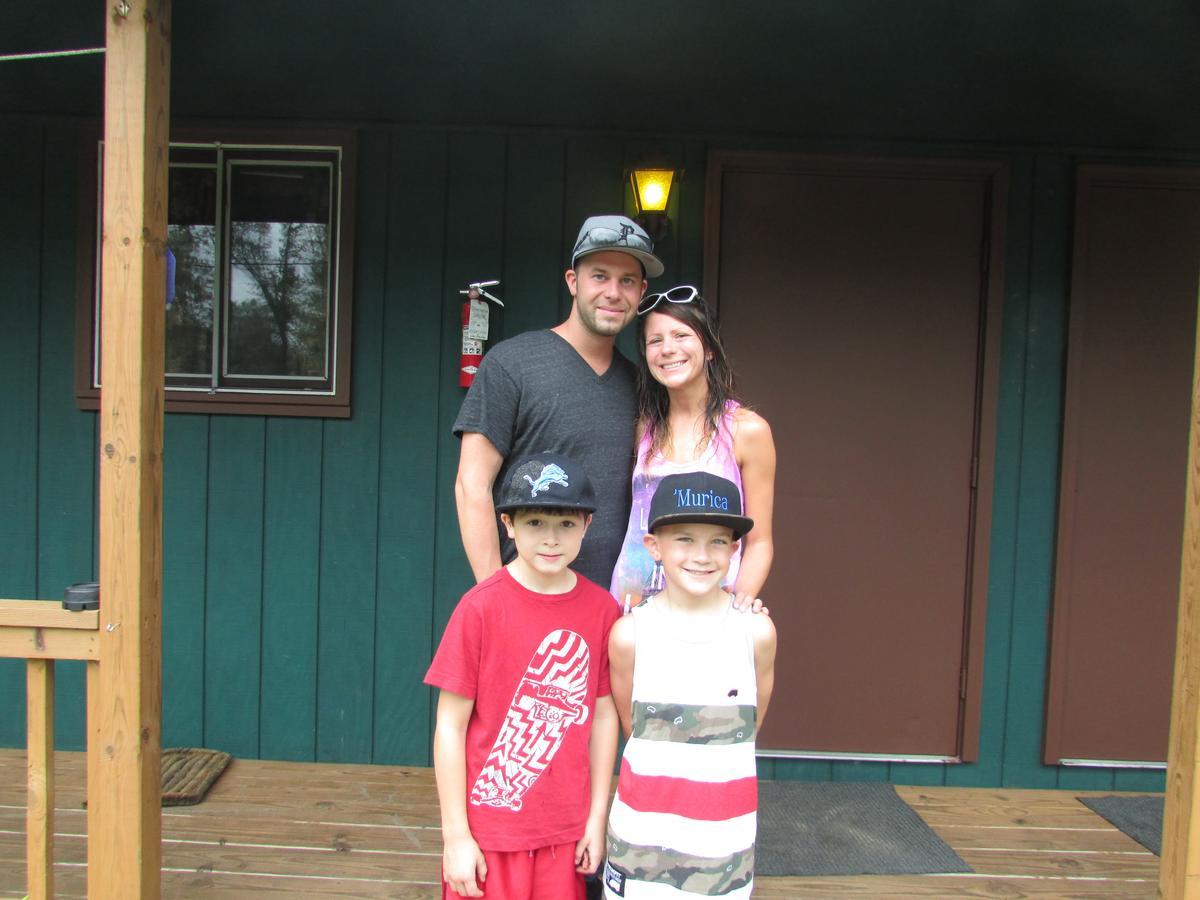 Irons Best Bear Lodge & Campground מראה חיצוני תמונה
