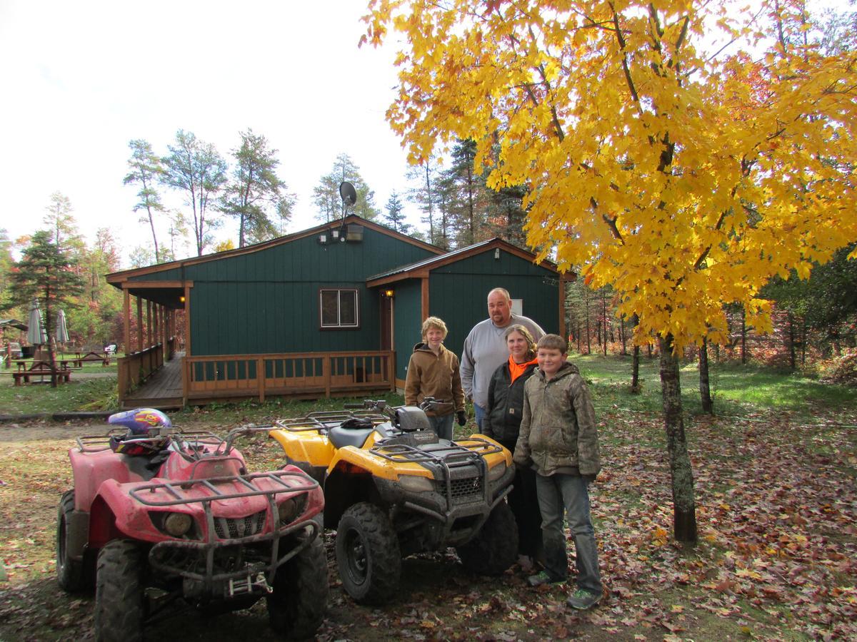 Irons Best Bear Lodge & Campground מראה חיצוני תמונה