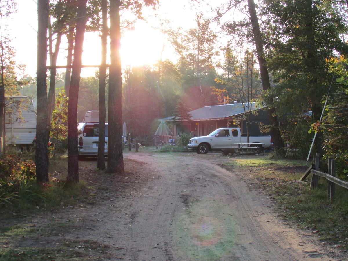 Irons Best Bear Lodge & Campground מראה חיצוני תמונה