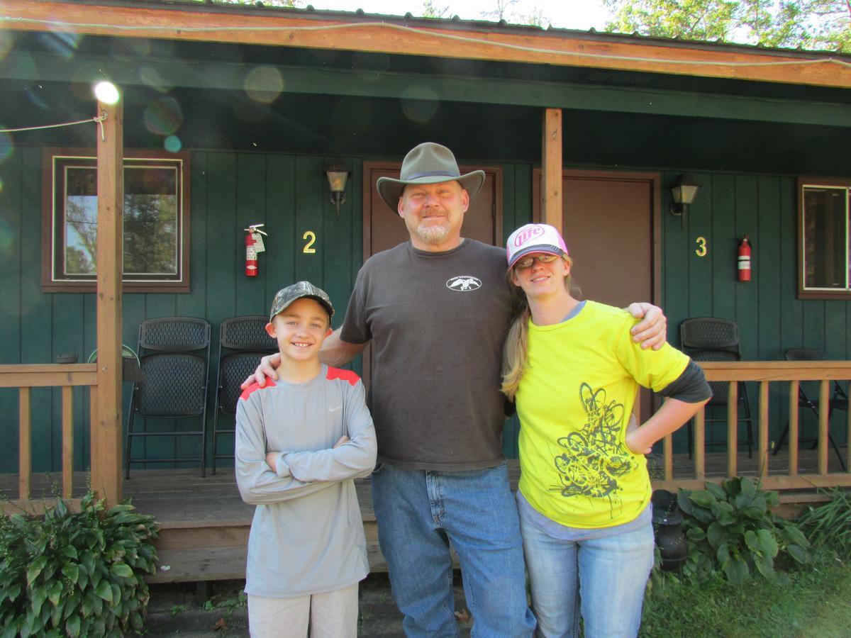 Irons Best Bear Lodge & Campground מראה חיצוני תמונה