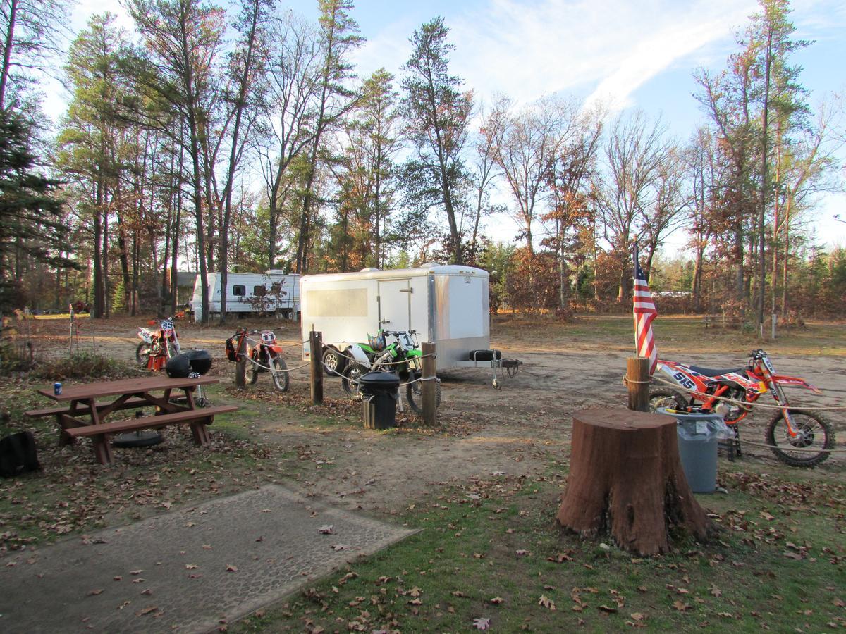 Irons Best Bear Lodge & Campground מראה חיצוני תמונה