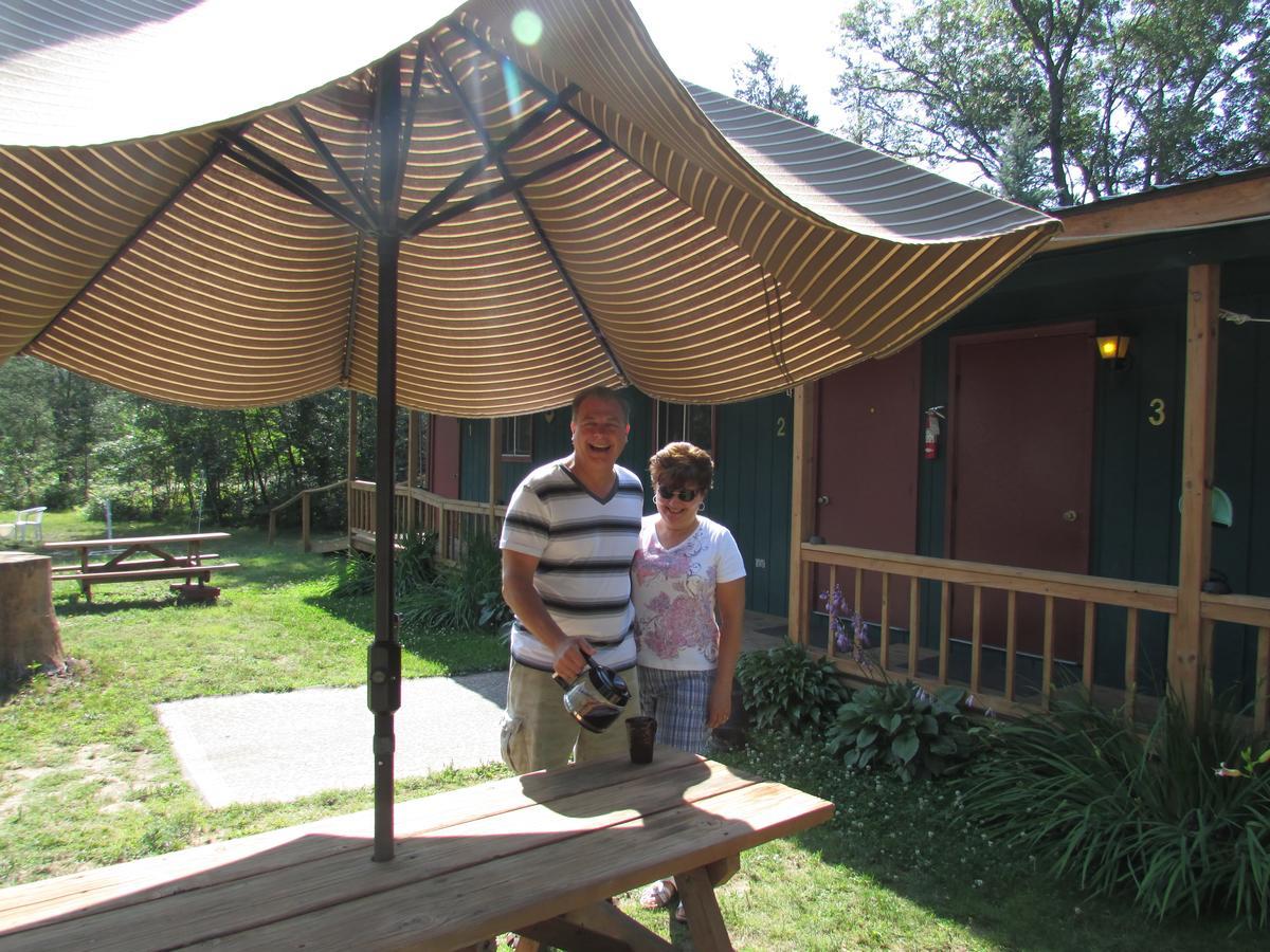 Irons Best Bear Lodge & Campground מראה חיצוני תמונה