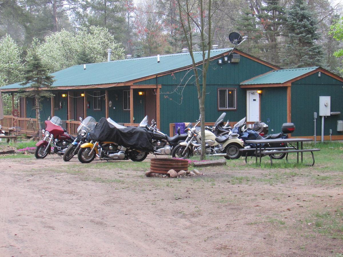 Irons Best Bear Lodge & Campground מראה חיצוני תמונה