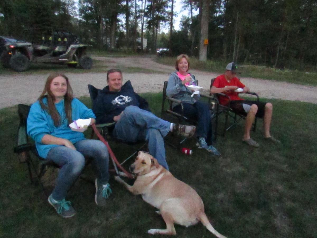 Irons Best Bear Lodge & Campground מראה חיצוני תמונה
